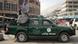 Ein Polizist hat auf einem Auto in Kabul eine Waffe im Arm (Foto: dpa) Ein Polizist hat auf einem Auto in Kabul eine Waffe im Arm (Foto: dpa)