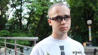 Максим Ільченко на війні частково втратив зір. Ставши масажистом, він допомогає в реабілітації інших ветеранів