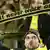 BVB Fan mit einem "You will never walk alone" Schal