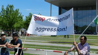 Акция в поддержку Азербайджана напротив ведомства федерального канцлера