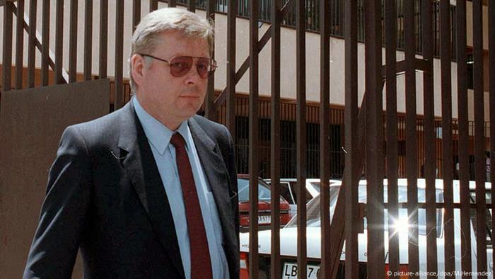 Hasta ahora la justicia alemana ha archivado 12 investigaciones por delitos ocurridos en Colonia Dignidad, sin dictar acusación alguna. La única investigación en curso actualmente es la que dirige la fiscalía de Krefeld en contra del ex médico de la colonia, Hartmut Hopp (foto).