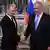 Vladimir Putin (esq.) e Benjamin Netanyahu apertam mãos