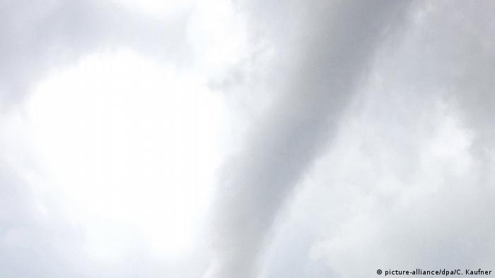 Deutschland, Tornado über Hamburg (picture-alliance/dpa/C. Kaufner)