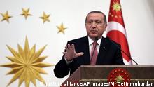7.6.2016 *** Turkey's President Recep Tayyip Erdogan addresses a group of family members of security forces in Ankara, Turkey, Tuesday, June 7, 2016. A car bomb attack targeting a bus carrying riot police during rush hour traffic in Istanbul on Tuesday has killed number of people and wounded dozens others, the city's governor said. (Murat Cetinmuhurdar, Presidential Press Service/Pool via AP ) Copyright: picture alliance/AP Images/M. Cetinmuhurdar