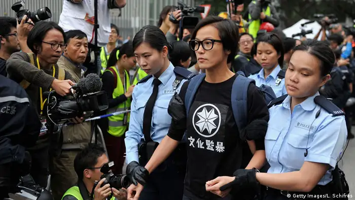 Sängerin Aktivistin Denise Ho Wan-see wird festgenommen 2014