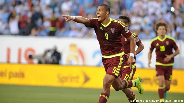 Fußball Copa America Venezuela vs Uruguay (picture-alliance/Zuma Press/R. Fitchett)