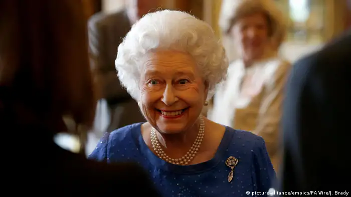 Königin Elisabeth II (picture-alliance/empics/PA Wire/J. Brady)