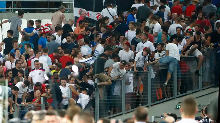 UEFA EURO 2016 England - Russland Ausschreitungen im Stadion
