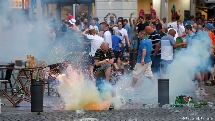 Frankreich Marseille UEFA Euro 2016 Fans Tränengas