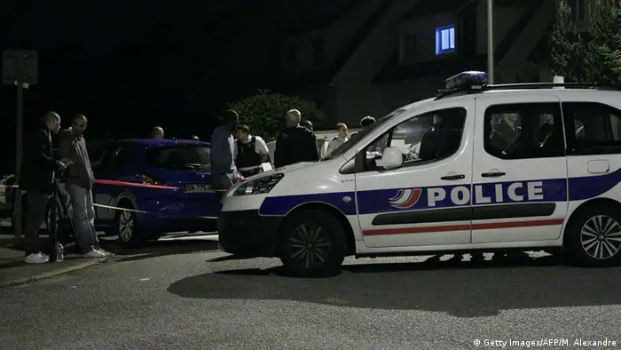 Frankreich Polizist bei Paris ermordet