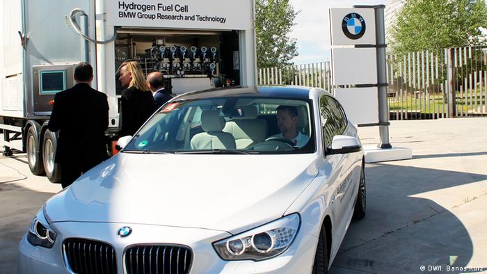 BMW’s mobile hydrogen filling station at WHEC 2016 - Zaragoza, Spain. June 13, 2016 © Irene Baños Ruiz/DW