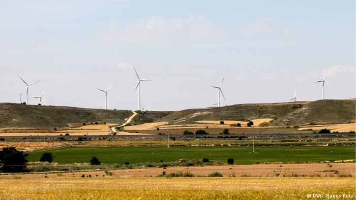 Wind farm nearby Zaragoza, Spain, June 2016 © Irene Baños Ruiz/DW