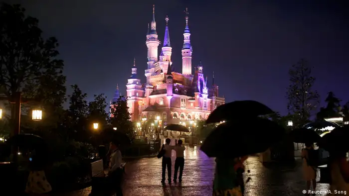 China Disney eröffnet Vergnügungspark in Shanghai