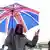 Frankreich Calais Flüchtlinge Regenschirm Union Jack