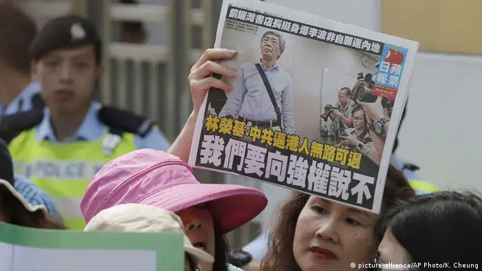 Hongkong Protest Verhaftung Lam Wing-kee (picture-alliance/AP Photo/K. Cheung)