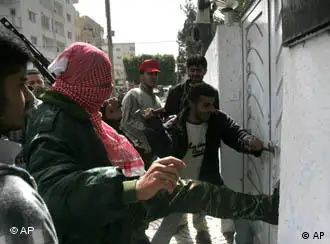 以色列冲击杰里科监狱后，巴勒斯坦人民阵线成员在加沙冲击欧盟办公地点