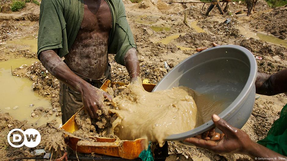 Democratic Republic Of Congo Army General Profits From Illegally Mining Conflict Gold Africa Dw 01 09 2017