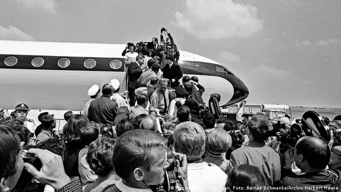 Landung der Beatles in München, die Treppe wird gestürmt. (Foto: Archiv Herbert Hauke)