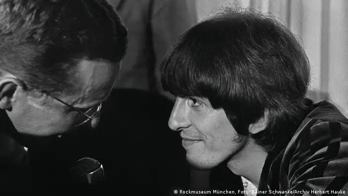 Pressekonferenz George Harrison und Reporter (Foto: Archiv herbert Hauke)