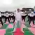 Indien Chandigarh Narendra Modi praktiziert Yoga