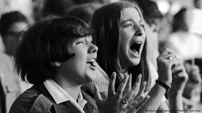 Deutschland Konzert der Beatles in Hamburg 1964 - Fans