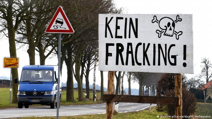 Deutschland Symbolbild Fracking Schild Kein Fracking