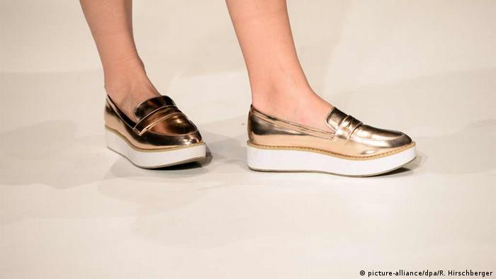 Shoes in gold or metallic silver