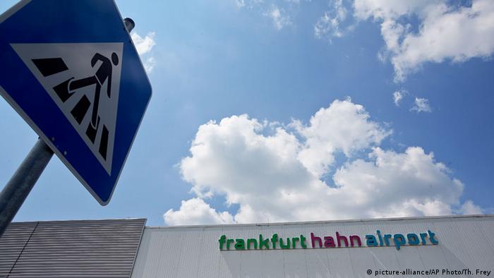 Frankfurt Hahn Flughafen Schild