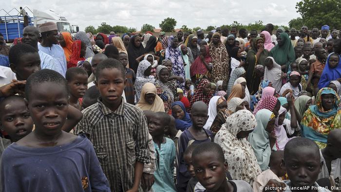 عکس آرشیف: مهاجران داخلی نایجریایی که از شورشگری گروه اسلامگرای افراطی بوکوحرام فرار کرده اند
