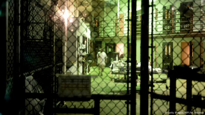 Estados Unidos pondrá en libertad a cuatro prisioneros de Guantánamo para ser entregados a Arabia Saudí, según informó hoy el canal de televisión Fox News, remitiéndose a dos funcionarios a los que no identificó. (5.01.2017)