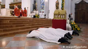 Deutschland Priesterweihe im Liebfrauendom in München