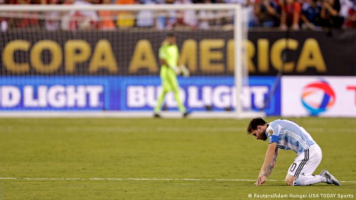 Opinion Lionel Messi Weighed Down By The Burden Of A Nation Sports German Football And Major International Sports News Dw 27 06 16