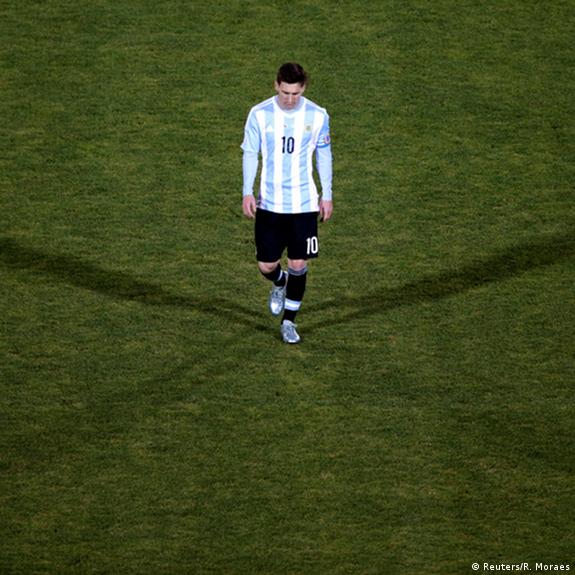 Football – Messi rate un penalty, l'Argentine tenue en échec