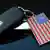 Брелок в виде американского флага на ключе от автомобиля VW