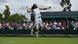 Großbritanien Wimbledon 2016 Dustin Brown schlägt den Ball im Sprung (Foto: picture alliance/dpa/A. Rain) Großbritanien Wimbledon 2016 Dustin Brown schlägt den Ball im Sprung (Foto: picture alliance/dpa/A. Rain)
