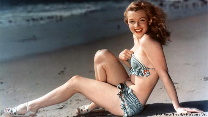 Η Μέριλυν Μονρό στην παραλία με μπικίνι 1949 (Foto: AP)