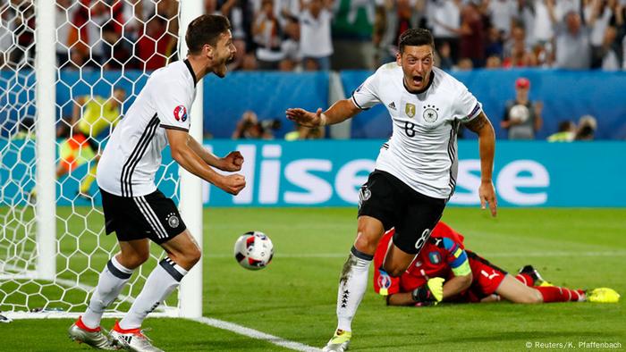 Germany Edge Italy On Penalties To Claim Last Four Berth Sports German Football And Major International Sports News Dw 02 07 16