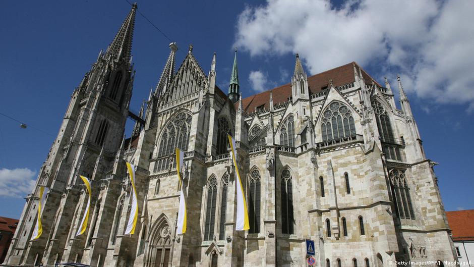 Balkan Refugees Seek Asylum In Regensburg Cathedral News Dw 07 07 2016
