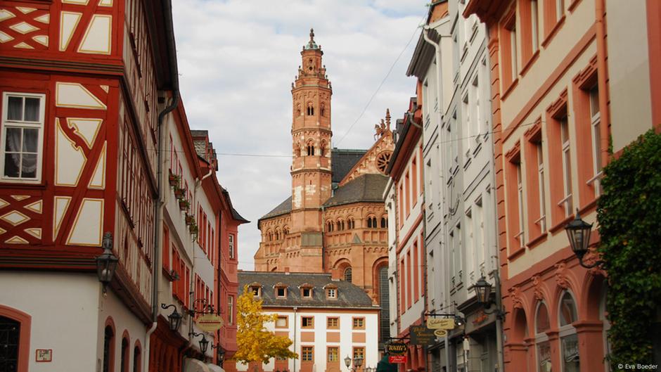 Life & laughter: A trip to Mainz – DW – 02/20/2021