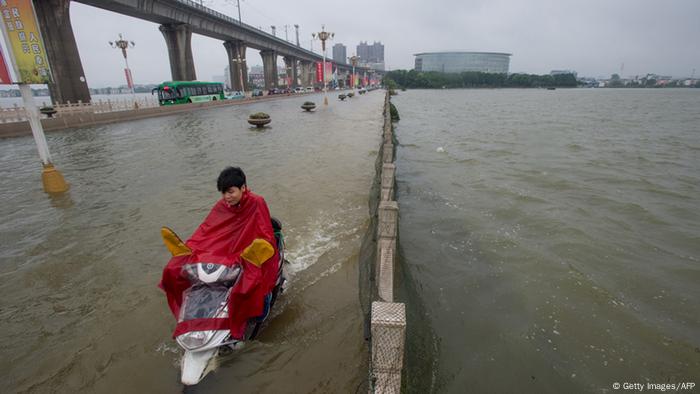 Schwere Uberschwemmungen In China Alle Multimedialen Inhalte Der Deutschen Welle Dw 06 07 2016