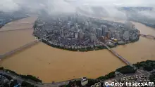 中国南方：天降大雨，遍地洪灾