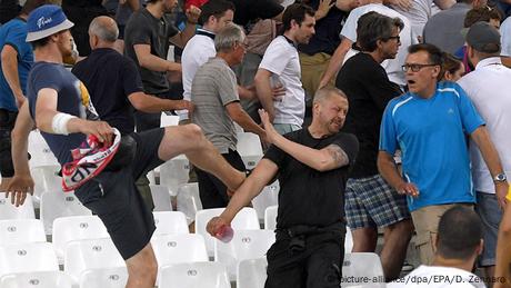 Frankreich UEFA EURO 2016 britischer Hooligan mit Hut England Russland