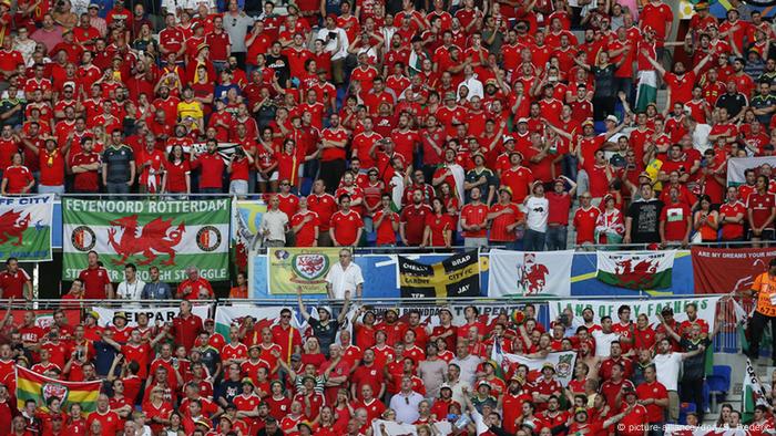 Wales Bow Out Of Euro 16 With Heads Held High Sports German Football And Major International Sports News Dw 07 07 16