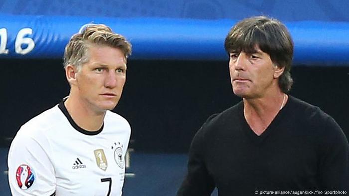 Frankreich UEFA EURO 2016 Fußball EM Bastian Schweinsteiger und Joachim Löw