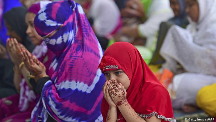 Bangladesch Dhaka Moslems beim Ramadanfest (Getty Images/AFP)
