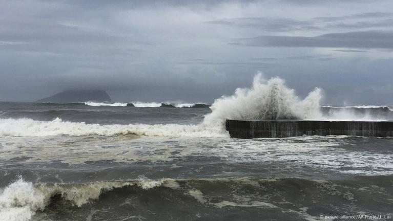 Taiwan Braces For Super Typhoon – DW – 07/07/2016