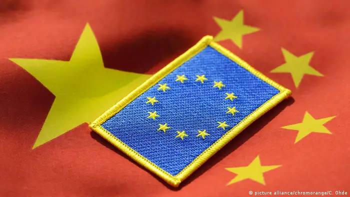 EU-Fahne auf China-Fahne