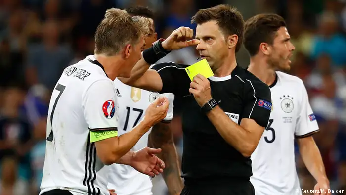 UEFA EURO 2016 - Halbfinale | Frankreich vs. Deutschland - Gelbe Karte Schweinsteiger 