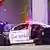 Policial se protege durante tiroteio em Dallas: cinco agentes foram mortos