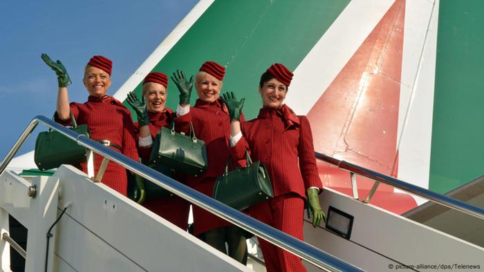 Flugbegleiterinnen Fluggesellschaft Alitalia Airline (picture-alliance/dpa/Telenews)